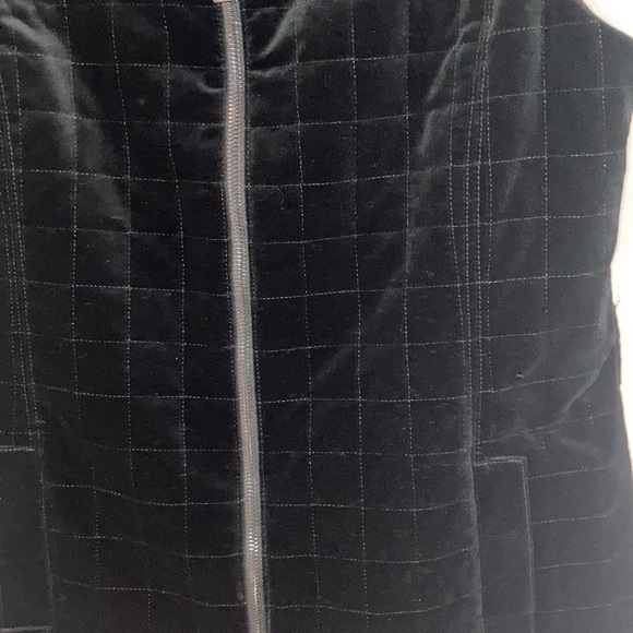 Great fall faux zip velvet vest. Belt loop attached for more fashionable styling - Picture 2 of 4